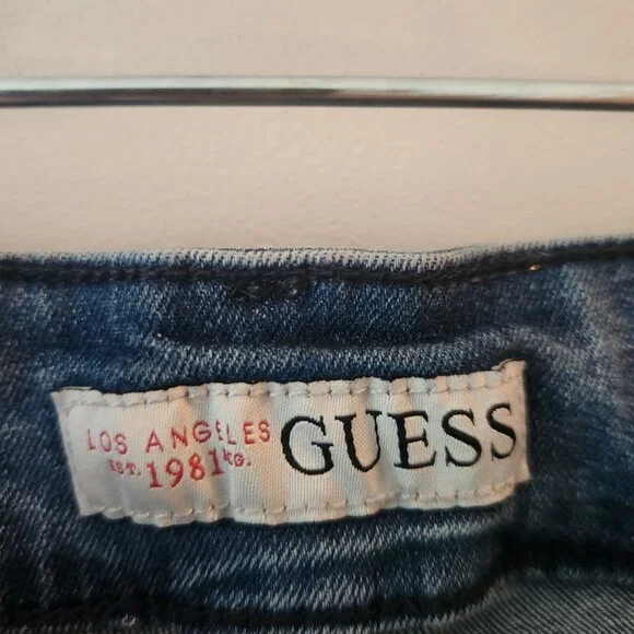 Guess distressed shorts - Picture 3 of 6